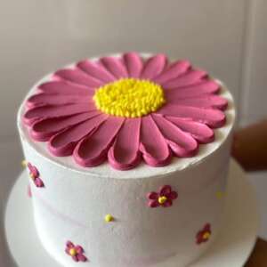 Pink Daisy Palette Knife Cake