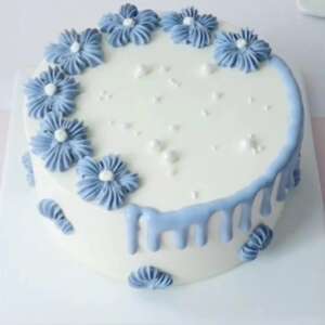 Elegant Blue Floral Drip Cake