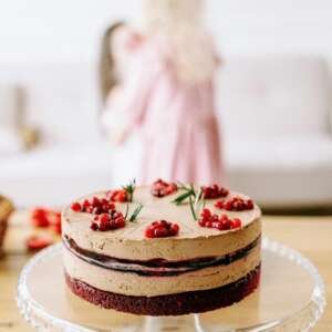 Premium White Minimalist Gold-Flaked Sail Cake
