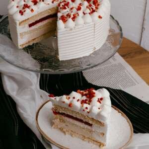 Premium Fresh Strawberry Vanilla Cream Cake