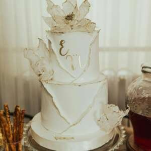 Premium 2-Tier Royal White & Gold Edible Sail Cake